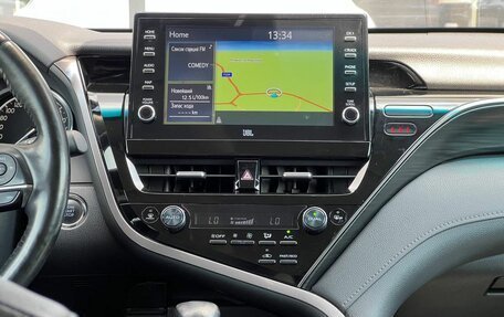 Toyota Camry, 2021 год, 3 240 000 рублей, 10 фотография