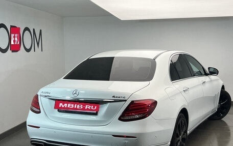 Mercedes-Benz E-Класс, 2018 год, 3 500 000 рублей, 4 фотография