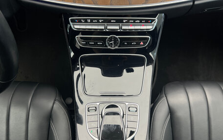 Mercedes-Benz E-Класс, 2018 год, 3 500 000 рублей, 19 фотография