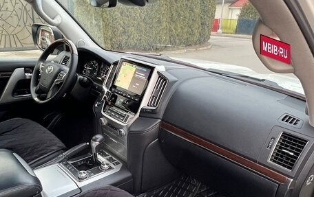 Toyota Land Cruiser 200, 2015 год, 4 650 000 рублей, 21 фотография