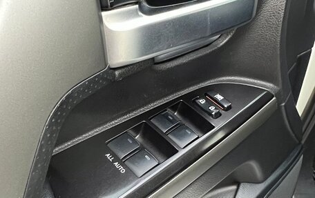 Toyota Land Cruiser 200, 2015 год, 4 650 000 рублей, 23 фотография
