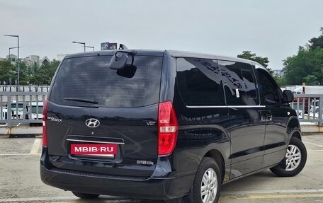 Hyundai Grand Starex Grand Starex I рестайлинг 2, 2021 год, 2 500 000 рублей, 3 фотография