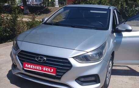 Hyundai Solaris II рестайлинг, 2017 год, 900 000 рублей, 3 фотография