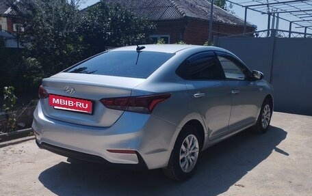 Hyundai Solaris II рестайлинг, 2017 год, 900 000 рублей, 5 фотография