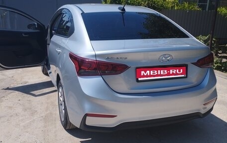 Hyundai Solaris II рестайлинг, 2017 год, 900 000 рублей, 4 фотография