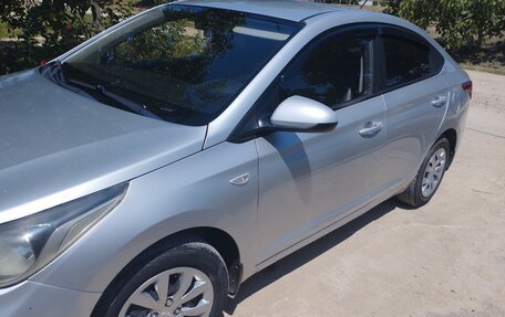 Hyundai Solaris II рестайлинг, 2017 год, 900 000 рублей, 11 фотография