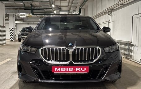 BMW 5 серия, 2023 год, 6 490 000 рублей, 2 фотография