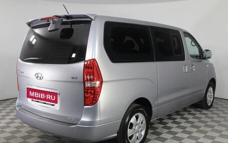 Hyundai Grand Starex Grand Starex I рестайлинг 2, 2019 год, 3 500 000 рублей, 2 фотография