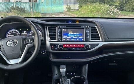 Toyota Highlander III, 2013 год, 2 600 000 рублей, 2 фотография