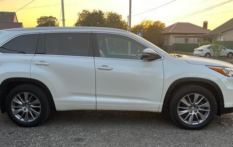 Toyota Highlander III, 2013 год, 2 600 000 рублей, 19 фотография
