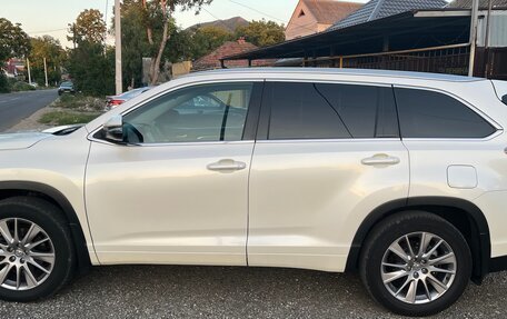 Toyota Highlander III, 2013 год, 2 600 000 рублей, 18 фотография