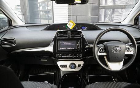 Toyota Prius IV XW50, 2018 год, 1 659 000 рублей, 2 фотография