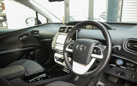 Toyota Prius IV XW50, 2018 год, 1 659 000 рублей, 6 фотография