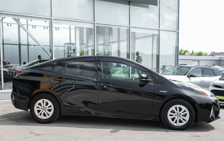 Toyota Prius IV XW50, 2018 год, 1 659 000 рублей, 15 фотография