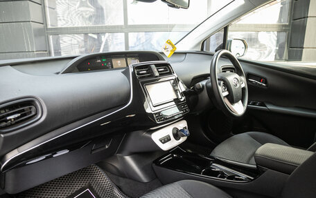 Toyota Prius IV XW50, 2018 год, 1 659 000 рублей, 22 фотография