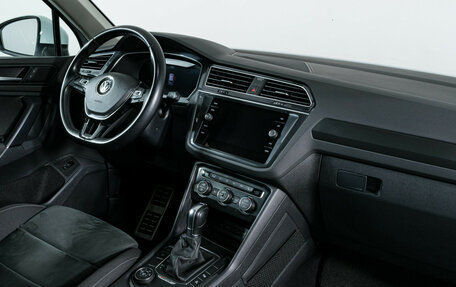 Volkswagen Tiguan II, 2018 год, 2 750 000 рублей, 11 фотография