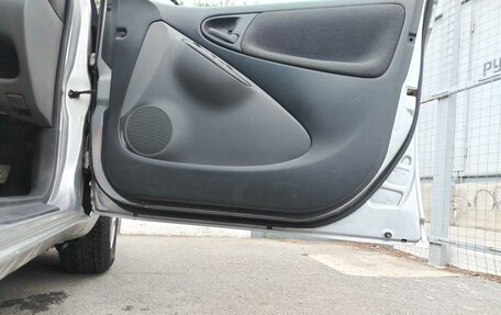Toyota Vitz, 2001 год, 320 000 рублей, 10 фотография