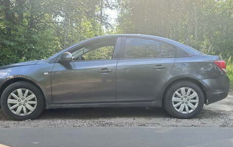 Chevrolet Cruze II, 2010 год, 528 000 рублей, 3 фотография