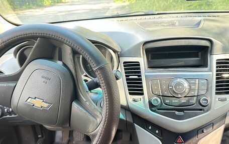 Chevrolet Cruze II, 2010 год, 528 000 рублей, 10 фотография