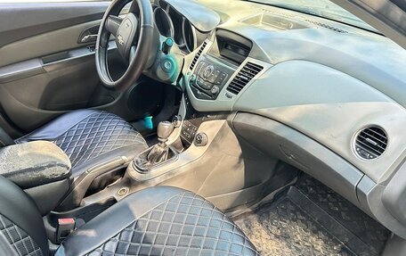 Chevrolet Cruze II, 2010 год, 528 000 рублей, 9 фотография