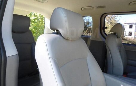 Hyundai Grand Starex Grand Starex I рестайлинг 2, 2015 год, 2 300 000 рублей, 2 фотография