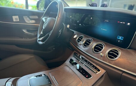 Mercedes-Benz E-Класс, 2023 год, 5 000 000 рублей, 13 фотография