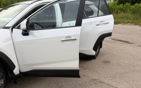 Toyota RAV4, 2021 год, 3 700 000 рублей, 10 фотография
