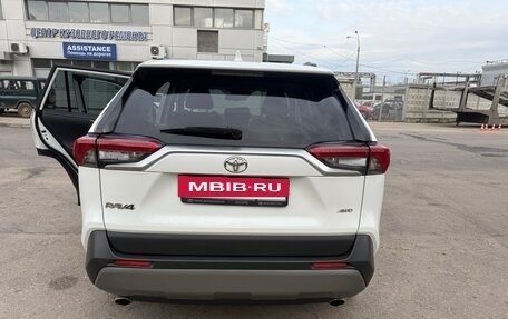 Toyota RAV4, 2021 год, 3 700 000 рублей, 6 фотография