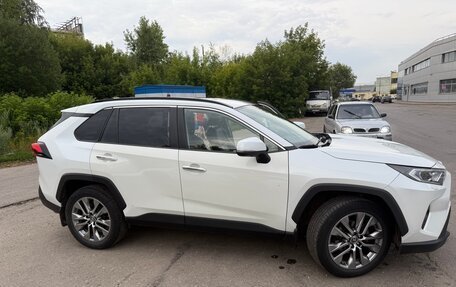 Toyota RAV4, 2021 год, 3 700 000 рублей, 17 фотография