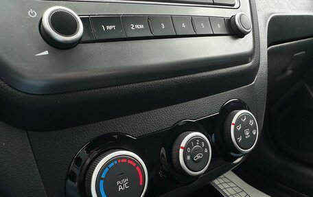 KIA Rio III рестайлинг, 2016 год, 1 000 000 рублей, 5 фотография