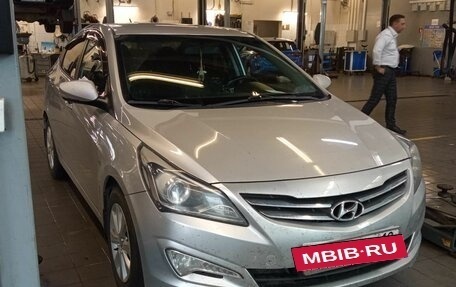 Hyundai Solaris II рестайлинг, 2015 год, 960 000 рублей, 2 фотография