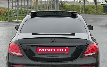 Mercedes-Benz E-Класс, 2017 год, 3 300 000 рублей, 4 фотография