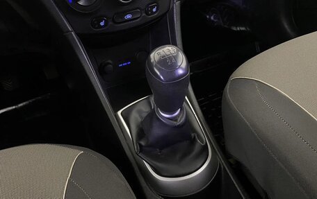 Hyundai Solaris II рестайлинг, 2011 год, 780 000 рублей, 16 фотография
