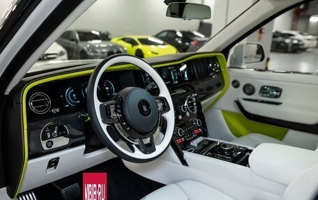 Rolls-Royce Cullinan, 2025 год, 78 990 000 рублей, 17 фотография