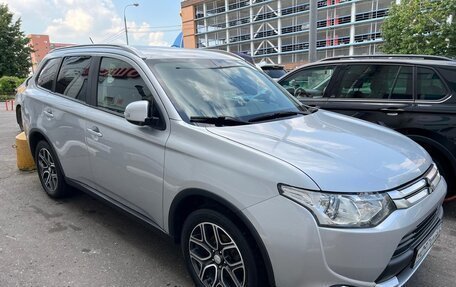 Mitsubishi Outlander III рестайлинг 3, 2014 год, 1 700 000 рублей, 3 фотография