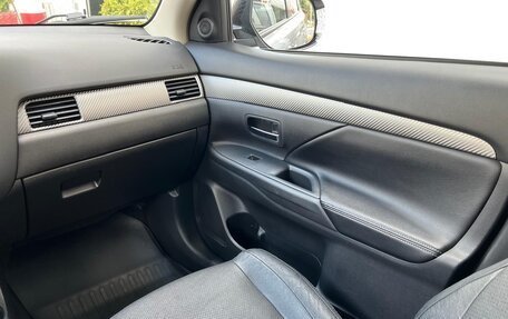 Mitsubishi Outlander III рестайлинг 3, 2014 год, 1 700 000 рублей, 15 фотография