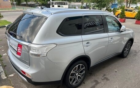 Mitsubishi Outlander III рестайлинг 3, 2014 год, 1 700 000 рублей, 5 фотография