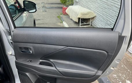 Mitsubishi Outlander III рестайлинг 3, 2014 год, 1 700 000 рублей, 20 фотография