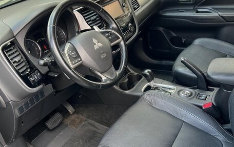 Mitsubishi Outlander III рестайлинг 3, 2014 год, 1 700 000 рублей, 24 фотография