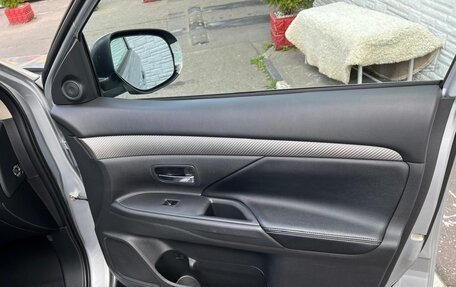 Mitsubishi Outlander III рестайлинг 3, 2014 год, 1 700 000 рублей, 23 фотография