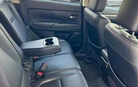 Mitsubishi Outlander III рестайлинг 3, 2014 год, 1 700 000 рублей, 21 фотография