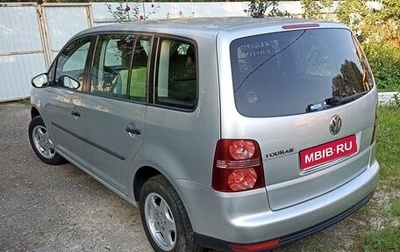 Volkswagen Touran III, 2010 год, 650 000 рублей, 1 фотография