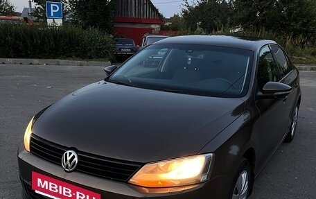 Volkswagen Jetta VI, 2012 год, 980 000 рублей, 2 фотография