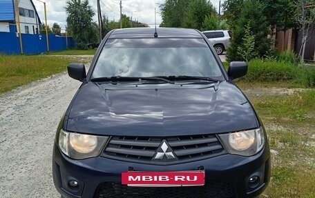 Mitsubishi L200 IV рестайлинг, 2013 год, 1 050 000 рублей, 2 фотография