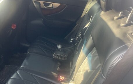 Infiniti QX70, 2014 год, 2 100 000 рублей, 14 фотография