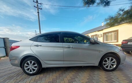 Hyundai Solaris II рестайлинг, 2011 год, 710 000 рублей, 2 фотография