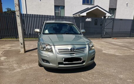 Toyota Avensis III рестайлинг, 2007 год, 690 000 рублей, 2 фотография
