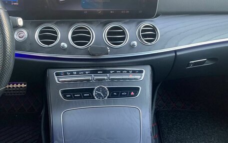 Mercedes-Benz E-Класс, 2018 год, 2 700 000 рублей, 21 фотография