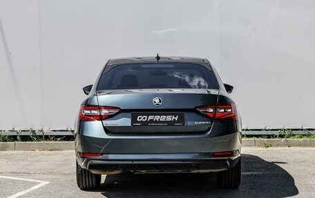 Skoda Superb III рестайлинг, 2019 год, 1 990 000 рублей, 4 фотография