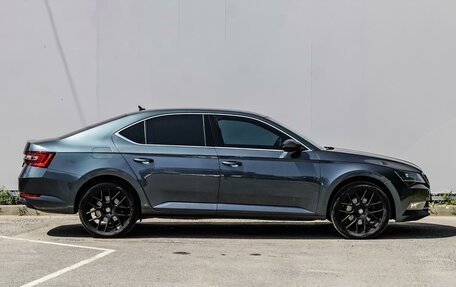 Skoda Superb III рестайлинг, 2019 год, 1 990 000 рублей, 5 фотография